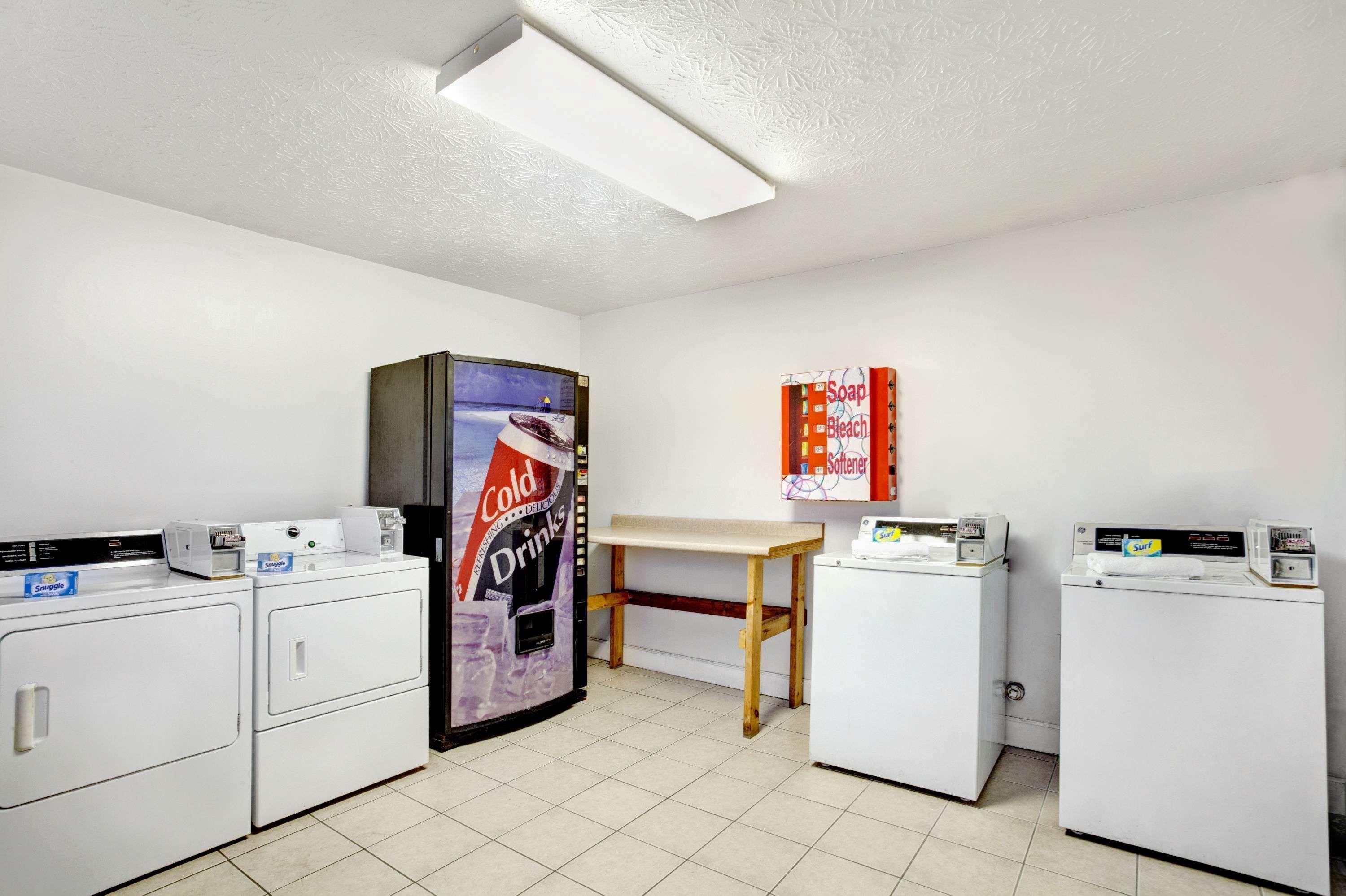 Super 8 By Wyndham Whites Creek/ Nashville Nw Area Екстер'єр фото